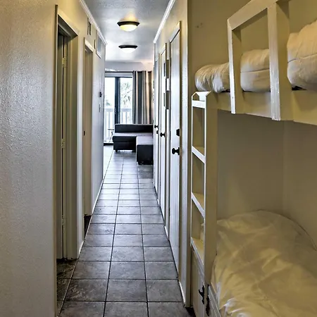 Surfside Sandcastle Suite With Balcony And 2 Pools!
